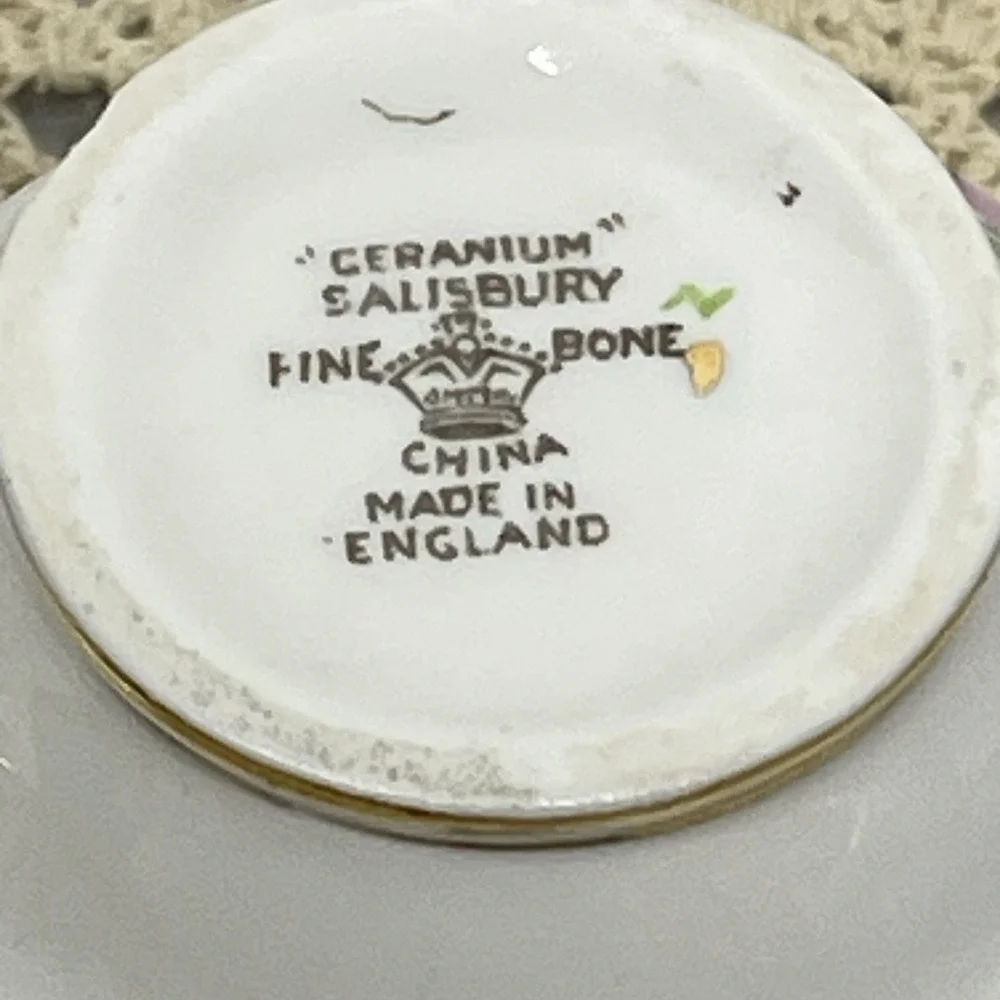 Vintage Salisbury Fine Bone China Sugar Bowl Creamer Geranium Gold Trim England